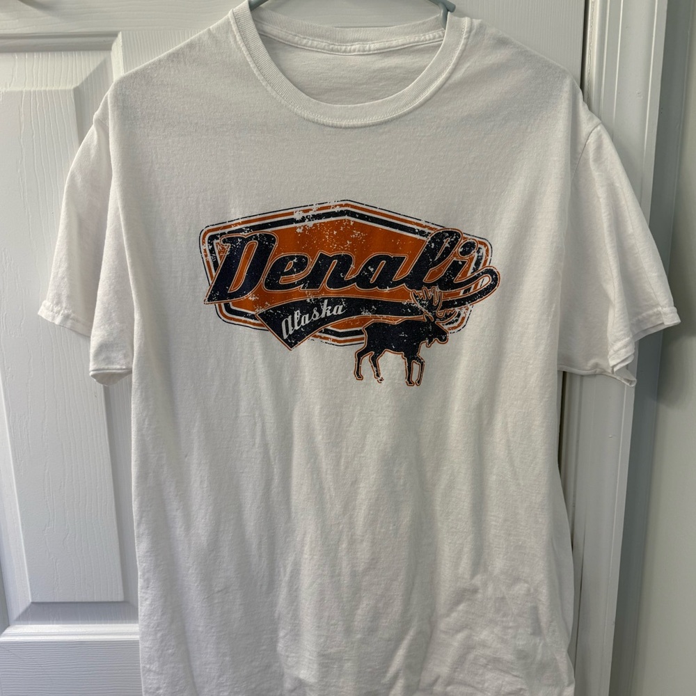 Denali Alaska logo white cotton moose  T-shirt size M